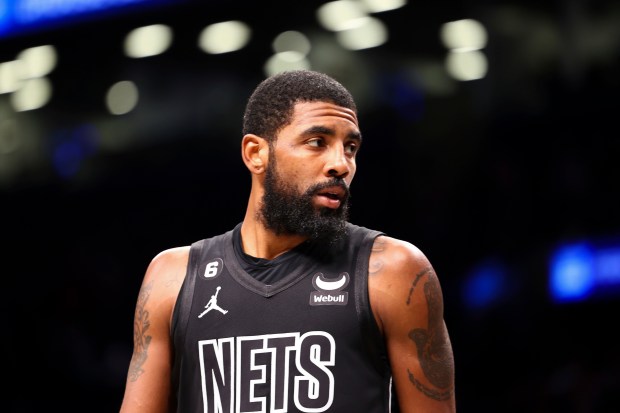 Voiko Dallas Mavericks antaa Kyrie Irvingin asettua ja pelata?